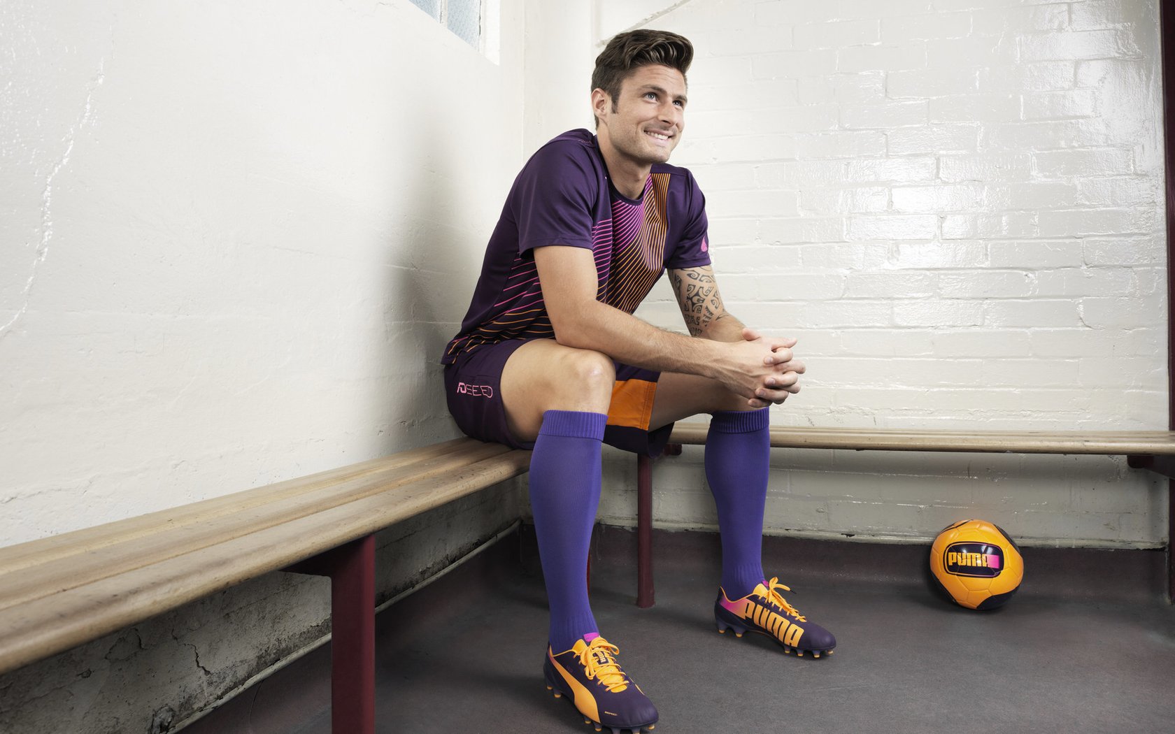 内斯塔：伤病缠身的优雅后卫，坚持与不屈，内斯塔太帅了